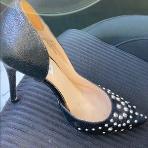 Leather Steve Madden pump with studs